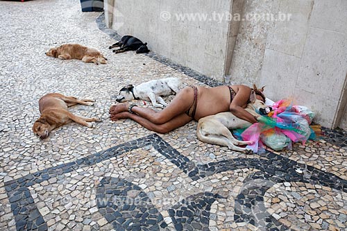  Subject: Homeless living with dogs at Marques de Olinda Avenue / Place: Recife city - Pernambuco state (PE) - Brazil / Date: 02/2013 