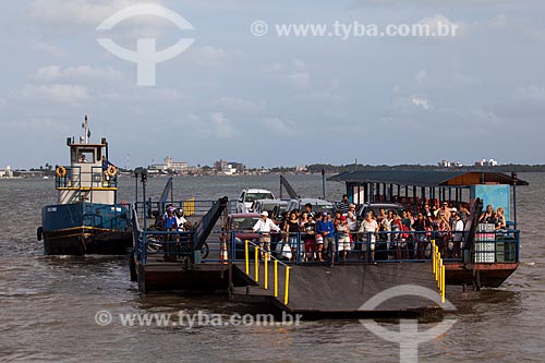  Subject: Ferry making the crossing Cabedelo-Costinha in Paraiba River / Place: Lucena city - Paraiba state (PB) - Brazil / Date: 02/2013 