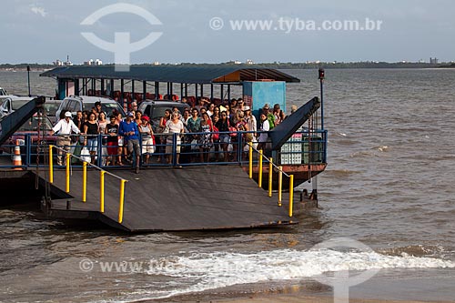  Subject: Ferry making the crossing Cabedelo-Costinha in Paraiba River / Place: Lucena city - Paraiba state (PB) - Brazil / Date: 02/2013 