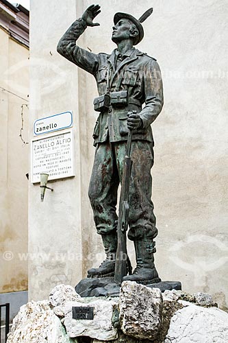  Subject: Statue of Alfio Zanello, local hero of World War II in Pontestura town in the Piedmont region / Place: Pontestura - Alexandria Province - Italy - Europe / Date: 12/2012 