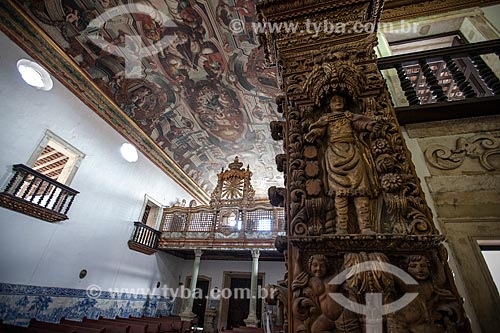  Choir with sculpture of Christ in Jacaranda (XVII Century) - to the left - with a column decorated with religious images - to the right - in Sao Francisco Church at Sao Francisco Cultural Center   - Joao Pessoa city - Paraiba state (PB) - Brazil