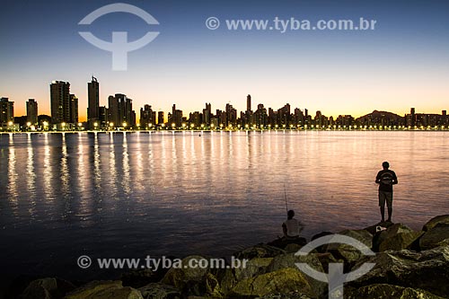  Subject: People fishing in Pontal North / Place: Balneario Camboriu city - Santa Catarina state (SC) - Brazil / Date: 04/2013 