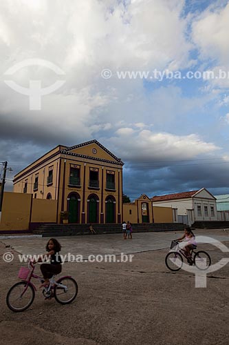  Subject: Children playing in front of the Santa Ignez Theater (1905) / Place: Alagoa Grande city - Paraiba state (PB) - Brazil / Date: 02/2013 