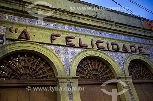  Subject: Historic house details in Presidente Getulio Vargas Street - placard that says the happiness / Place: Areia city - Paraiba state (PB) - Brazil / Date: 02/2013 