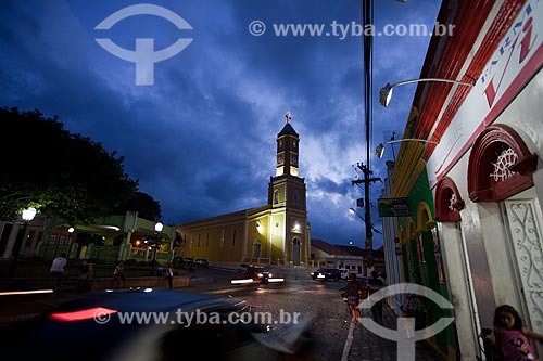  Subject: View of traffic at Presidente Getulio Vargas Street  with Matriz Church of Nossa Senhora da Conceicao (1834) in the background / Place: Areia city - Paraiba state (PB) - Brazil / Date: 02/2013 