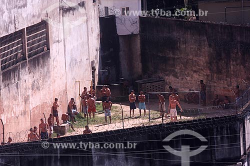  Subject: Prisoners in courtyard of the Penitentiary Evaristo de Moraes known as the Galpao da Quinta / Place: Sao Cristovao neighborhood - Rio de Janeiro city - Rio de Janeiro state (RJ) - Brazil / Date: 04/2010 