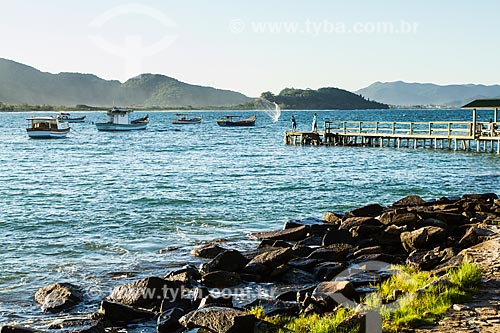  Subject: Fishermen about the pier in Armacao Beach / Place: Florianopolis city - Santa Catarina state (SC) - Brazil / Date: 04/2013 