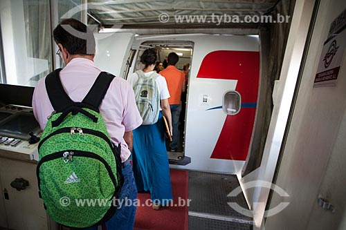  Subject: Passengers waiting for boarding at the Antonio Carlos Jobim International Airport (1952) / Place: Ilha do Governador neighborhood - Rio de Janeiro city - Rio de Janeiro state (RJ) - Brazil / Date: 03/2013 