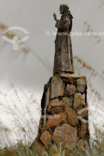  Subject: Statue of Sao Francisco de Assis near to the spring of the Sao Francisco River in Serra da Canastra National Park / Place: Sao Roque de Minas city - Minas Gerais sate ( MG ) - Brazil / Date: 03/2013 