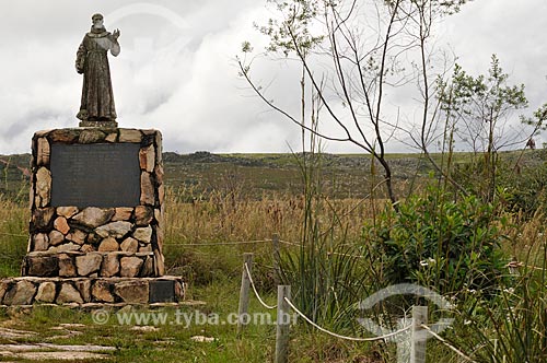  Subject: Statue of Sao Francisco de Assis near to the spring of the Sao Francisco River in Serra da Canastra National Park / Place: Sao Roque de Minas city - Minas Gerais sate ( MG ) - Brazil / Date: 03/2013 