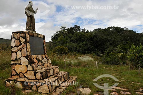  Subject: Statue of Sao Francisco de Assis near to the spring of the Sao Francisco River in Serra da Canastra National Park / Place: Sao Roque de Minas city - Minas Gerais sate ( MG ) - Brazil / Date: 03/2013 