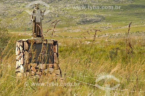  Subject: Statue of Sao Francisco de Assis near to the spring of the Sao Francisco River in Serra da Canastra National Park / Place: Sao Roque de Minas city - Minas Gerais sate ( MG ) - Brazil / Date: 03/2013 