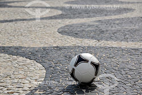  Subject: Soccer ball on the boardwalk of Copacabana Beach / Place: Copacabana neighborhood - Rio de Janeiro city - Rio de Janeiro state (RJ) - Brazil / Date: 03/2013 