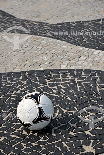  Subject: Soccer ball on the boardwalk of Copacabana Beach / Place: Copacabana neighborhood - Rio de Janeiro city - Rio de Janeiro state (RJ) - Brazil / Date: 03/2013 