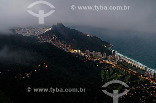  Subject: View of Sao Conrado neighborhood from Bonita Stone with the Morro Dois Irmaos (Two Brothers Mountain) in the background / Place: Sao Conrado neighborhood - Rio de Janeiro city - Rio de Janeiro state (RJ) - Brazil / Date: 04/2013 