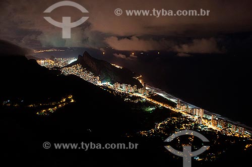  Subject: View of Sao Conrado neighborhood from Bonita Stone with the Morro Dois Irmaos (Two Brothers Mountain) in the background / Place: Sao Conrado neighborhood - Rio de Janeiro city - Rio de Janeiro state (RJ) - Brazil / Date: 04/2013 
