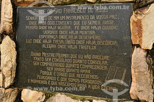  Subject: Prayer that is next to the statue of Sao Francisco de Assis near to the spring of the Sao Francisco River in Serra da Canastra National Park / Place: Sao Roque de Minas city - Minas Gerais sate (MG) - Brazil / Date: 03/2013 