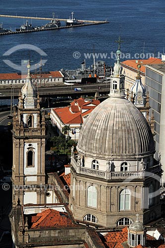  Subject: Candelaria Church and ship of Navy of Brazil in Guanabara Bay / Place: City center - Rio de Janeiro city - Rio de Janeiro state (RJ) - Brazil / Date: 04/2013 