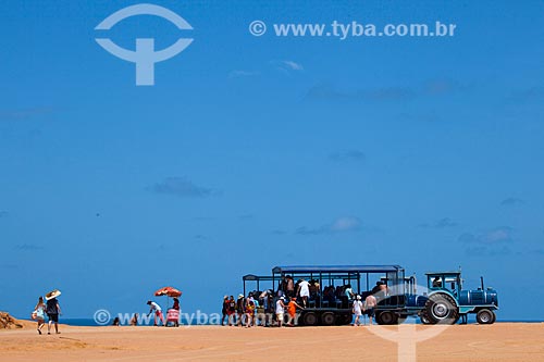  Subject: Tourists in vehicle adapted for tourism known as tratrem,at the top of the cliff known as Mirante Chapadao / Place: Pipa District - Tibau do Sul city - Rio Grande do Norte state (RN) - Brazil / Date: 03/2013 