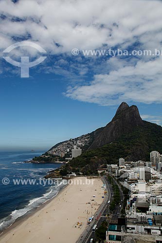  Subject: Leblon Beach with the Morro Dois Irmaos (Two Brothers Mountain) in the background / Place: Leblon neighborhood - Rio de Janeiro city - Rio de Janeiro state (RJ) - Brazil / Date: 05/2013 