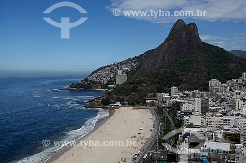  Subject: Leblon Beach with the Morro Dois Irmaos (Two Brothers Mountain) in the background / Place: Leblon neighborhood - Rio de Janeiro city - Rio de Janeiro state (RJ) - Brazil / Date: 05/2013 