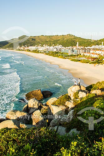  Subject: Two men admiring the landscape on the rock from Brava Beach / Place: Florianopolis city - Santa Catarina state (SC) - Brazil / Date: 06/2013 