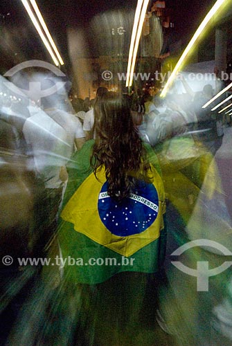  Subject: Protester wrapped in the Brazilian flag during the protest of the Free Pass Movement in the Presidente Vargas Avenue / Place: City center neighborhood - Rio de Janeiro city - Rio de Janeiro state (RJ) - Brazil / Date: 06/2013 