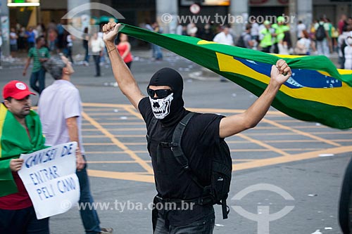  Subject: Protester with his face covered during the demonstration of the Free Pass Movement in the Presidente Vargas Avenue / Place: City center neighborhood - Rio de Janeiro city - Rio de Janeiro state (RJ) - Brazil / Date: 06/2013 