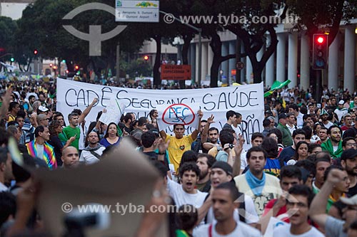  Subject: Demonstration of the Free Pass Movement in the Presidente Vargas Avenue / Place: City center neighborhood - Rio de Janeiro city - Rio de Janeiro state (RJ) - Brazil / Date: 06/2013 