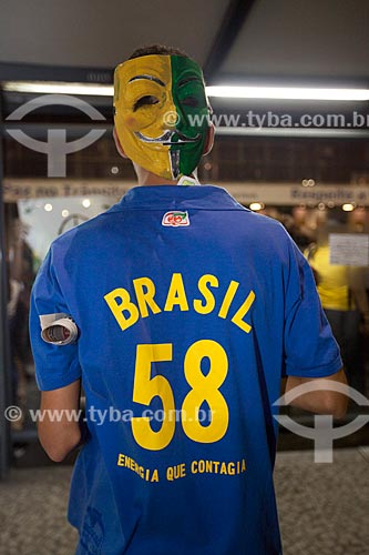  Subject: Protester during the demonstration of the Free Pass Movement in the Presidente Vargas Avenue / Place: City center neighborhood - Rio de Janeiro city - Rio de Janeiro state (RJ) - Brazil / Date: 06/2013 
