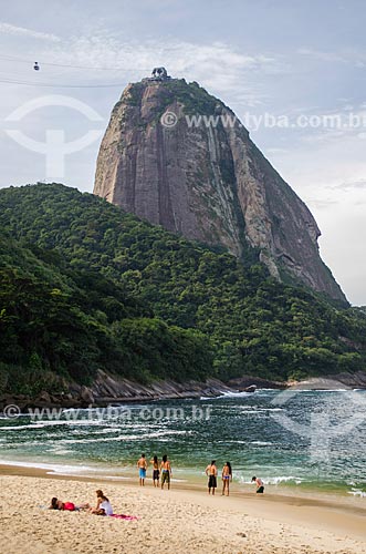  Subject: Bathers at Vermelha Beach with the Sugar Loaf in the background / Place: Urca neighborhood - Rio de Janeiro state (RJ) - Brazil / Date: 06/2013 