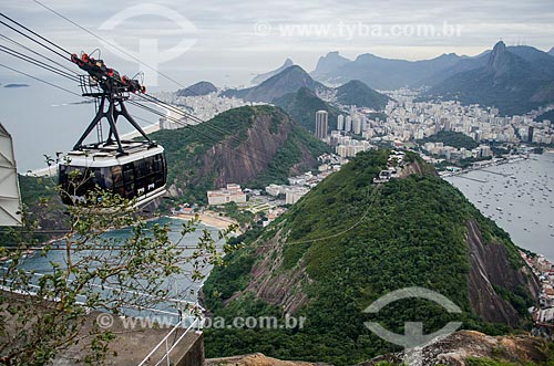  Subject: Cable car of Sugar Loaf making the crossing between the Urca Mountain and Sugar Loaf / Place: Urca neighborhood - Rio de Janeiro city - Rio de Janeiro state (RJ) - Brazil / Date: 06/2013 