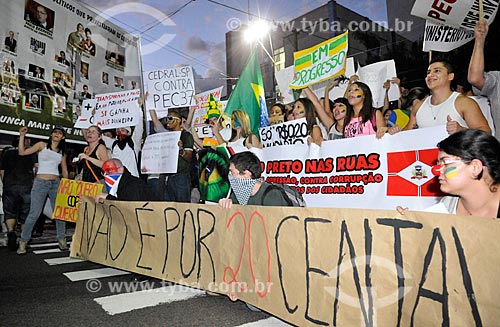  Subject: Demonstration of the Free Pass Movement in the Alberto Andalo Avenue / Place: Sao Jose do Rio Preto city - Sao Paulo state (SP) - Brazil / Date: 06/2013 