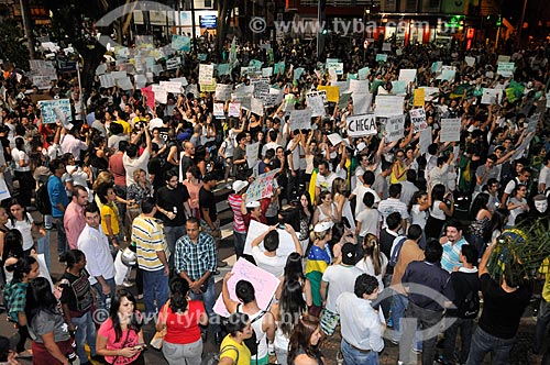  Subject: Demonstration of the Free Pass Movement in the Alberto Andalo Avenue / Place: Sao Jose do Rio Preto city - Sao Paulo state (SP) - Brazil / Date: 06/2013 