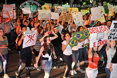  Subject: Demonstration of the Free Pass Movement in the Alberto Andalo Avenue / Place: Sao Jose do Rio Preto city - Sao Paulo state (SP) - Brazil / Date: 06/2013 