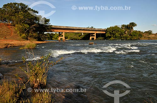  Subject: Bridge over Apore River - boundary between Goias and Mato Grosso do Sul states / Place: Apore city - Goias state (GO) - Brazil / Date: 07/2013 