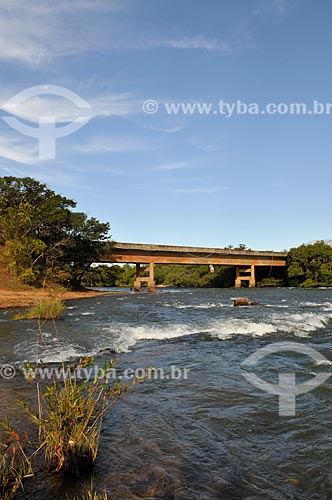  Subject: Bridge over Apore River - boundary between Goias and Mato Grosso do Sul states / Place: Apore city - Goias state (GO) - Brazil / Date: 07/2013 