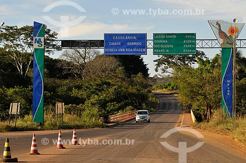  Subject: Bridge over Apore River at the entrance of Cassilandia city - boundary between Goias and Mato Grosso do Sul states / Place: Cassilandia city - Mato Grosso do Sul state (MS) - Brazil / Date: 07/2013 