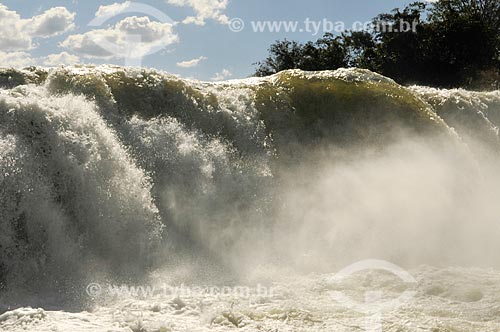  Subject: Salto Waterfall at Apore River - Natural boundary between MS and GO states / Place: Cassilandia city - Mato Grosso do Sul state (MS) - Brazil / Date: 07/2013 