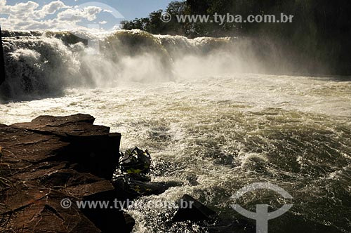  Subject: Salto Waterfall at Apore River - Natural boundary between MS and GO states / Place: Cassilandia city - Mato Grosso do Sul state (MS) - Brazil / Date: 07/2013 