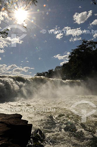  Subject: Salto Waterfall at Apore River - Natural boundary between MS and GO states / Place: Cassilandia city - Mato Grosso do Sul state (MS) - Brazil / Date: 07/2013 