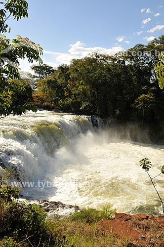  Subject: Salto Waterfall at Apore River - Natural boundary between MS and GO states / Place: Cassilandia city - Mato Grosso do Sul state (MS) - Brazil / Date: 07/2013 