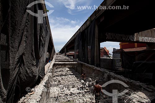  Subject: Demolition of one of the outputs of the Perimetral High / Place: Rio de Janeiro city - Rio de Janeiro state (RJ) - Brazil / Date: 02/2013 