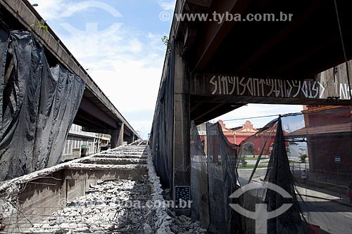  Subject: Demolition of one of the outputs of the Perimetral High / Place: Rio de Janeiro city - Rio de Janeiro state (RJ) - Brazil / Date: 02/2013 