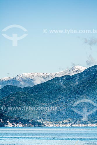  Subject: Tabuleiro Mountain Range with snow view from Ribeirao da Ilha Beach / Place: Florianopolis city - Santa Catarina state (SC) - Brazil / Date: 07/2013 