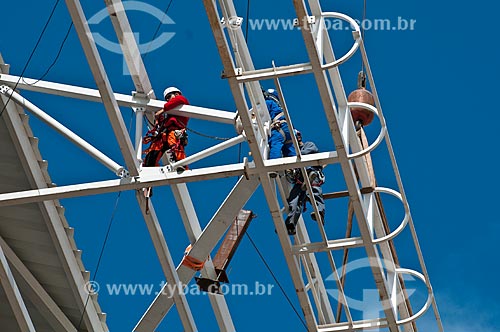  Subject: Construction of Gremio Arena (2012) - installation of the stadium roof / Place: Humaita neighborhood - Porto Alegre city - Rio Grande do Sul state (RS) - Brazil / Date: 11/2012 