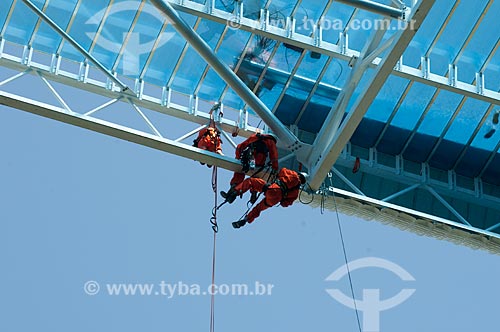  Subject: Construction of Gremio Arena (2012) - installation of the stadium roof / Place: Humaita neighborhood - Porto Alegre city - Rio Grande do Sul state (RS) - Brazil / Date: 11/2012 