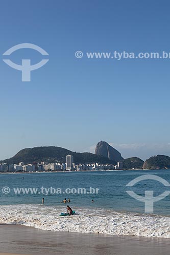  Subject: Surfer on Copacabana Beach with Sugar Loaf in the background / Place: Copacabana neighborhood - Rio de Janeiro city - Rio de Janeiro state (RJ) - Brazil / Date: 07/2013 