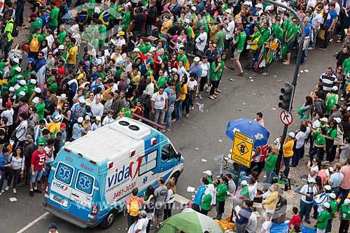  Subject: Ambulance among the pilgrims during the World Youth Day (WYD) / Place: Copacabana neighborhood - Rio de Janeiro city - Rio de Janeiro state (RJ) - Brazil / Date: 07/2013 