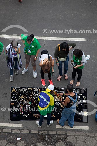  Subject: Sale of handicrafts at Copacabana Beach during the World Youth Day (WYD) / Place: Copacabana neighborhood - Rio de Janeiro city - Rio de Janeiro state (RJ) - Brazil / Date: 07/2013 